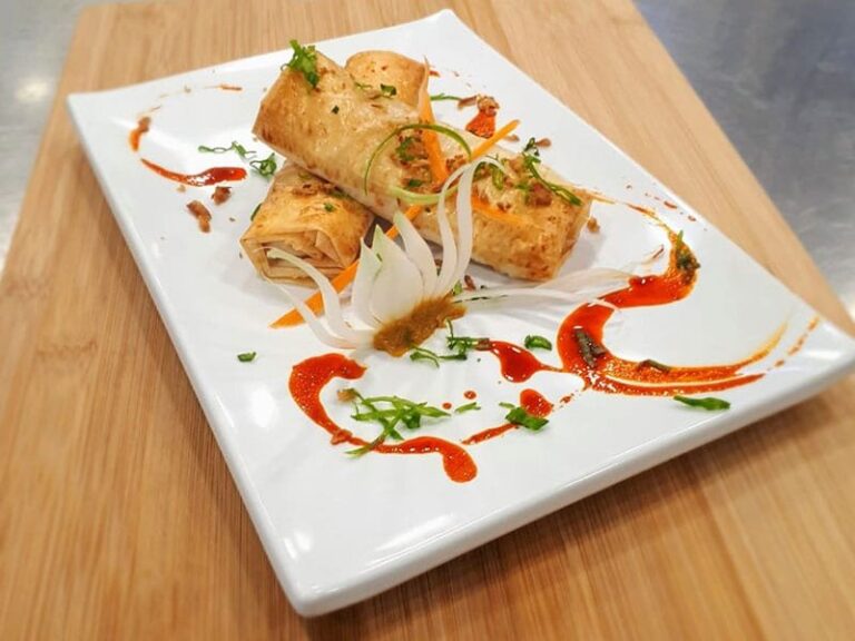 Plato de comida caliente para catering en Valencia