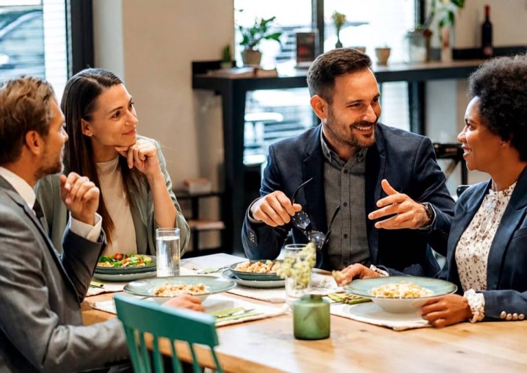 Catering para empresas y oficinas durante una comida de trabajo